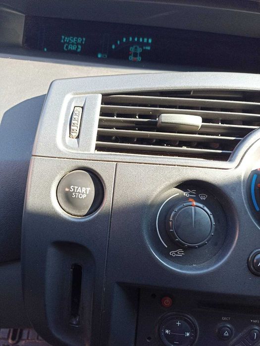 Рено Грант сценік