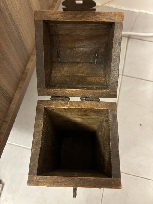 Caixa antiga de madeira