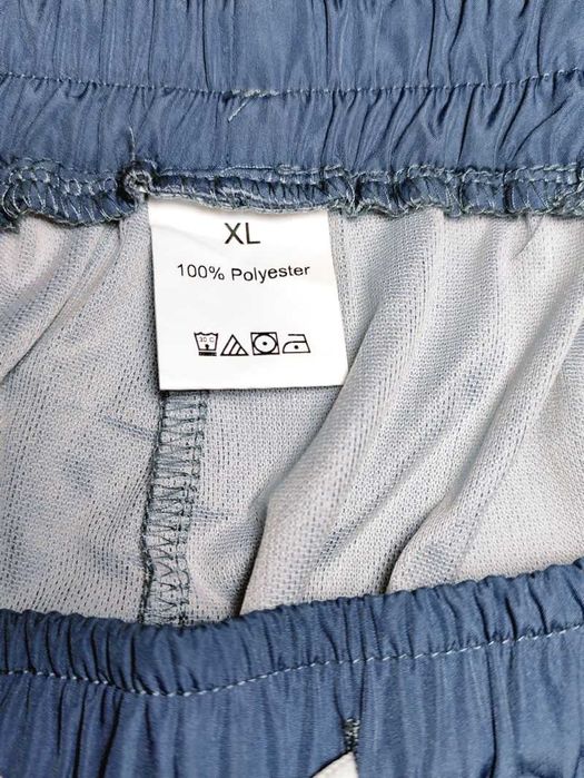 Чоловічий спортивний костюм