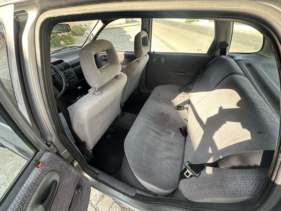 Vendo barato carro todo documentado .