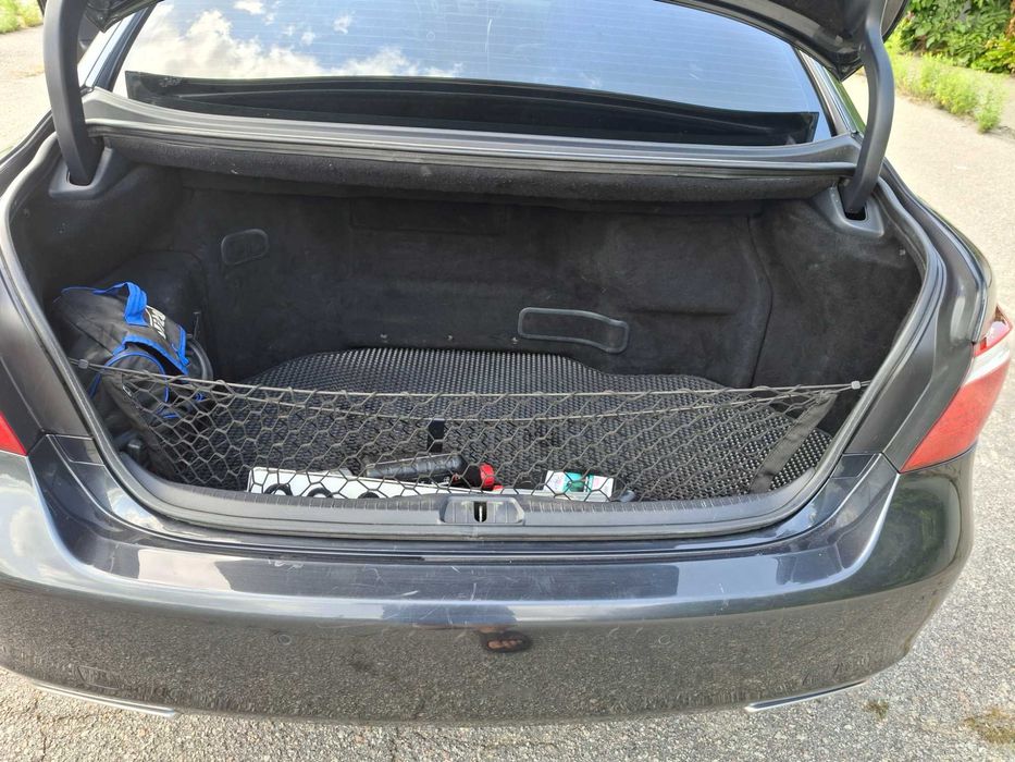 Продаю LEXUS LS600h