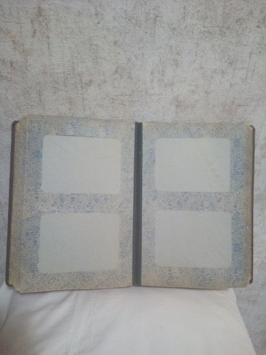 Старинный кожаный альбом для фотографий