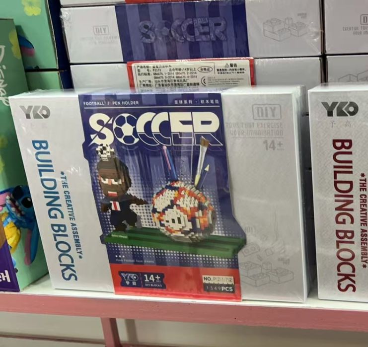 Zestaw klocki piłkarz z przybronikiem dla dzieci