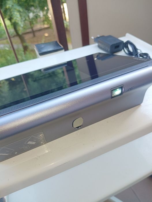 Tablet LENOVO YT3-X90L z projektorem