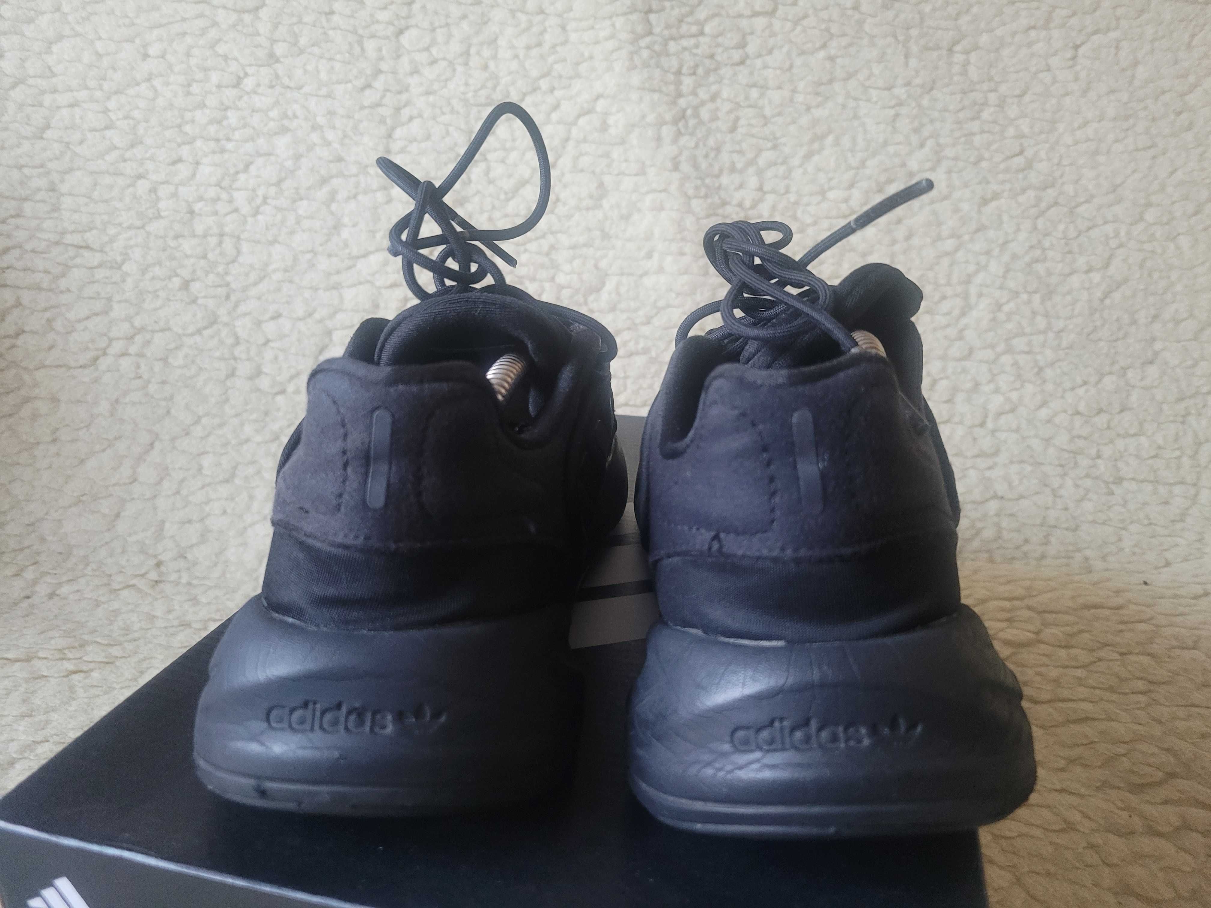 Mega  młodzieżowe buty sportowe Adidas Ozelia r. 38,5