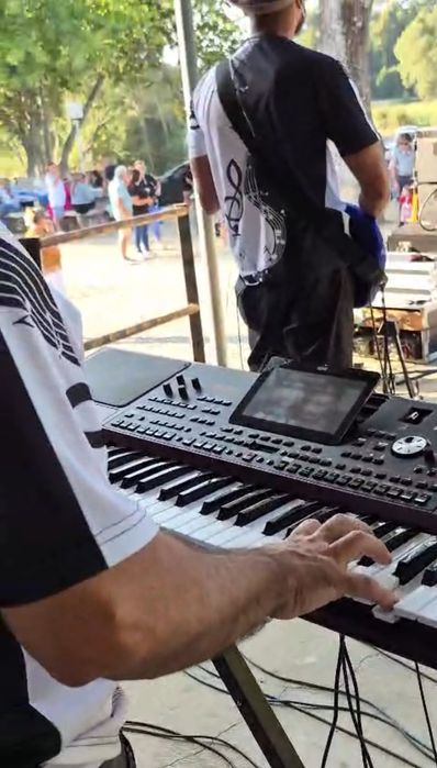 Vendo Korg Pa1000