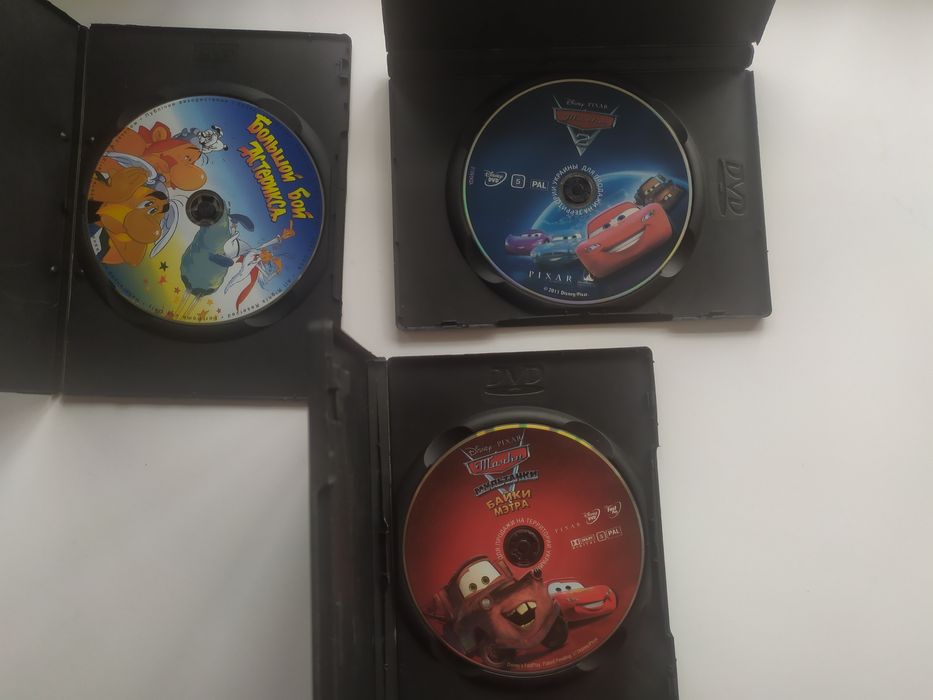 DVD диски  з фільмами і мультфільмами