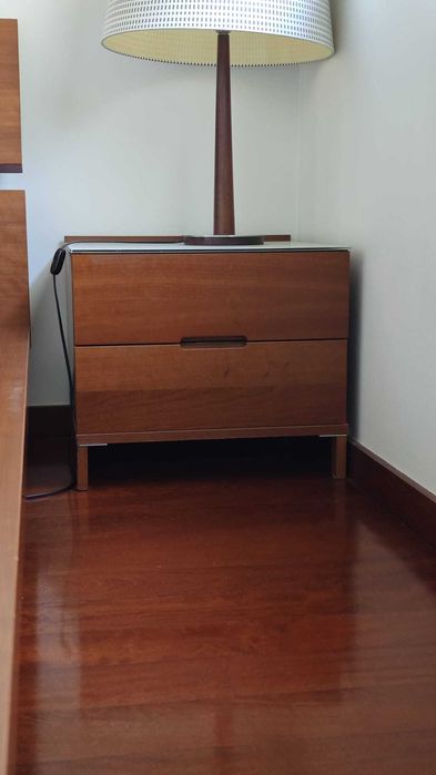 Transforme o Seu Quarto! Cama + Mesinhas em Madeira – Oportunidade!