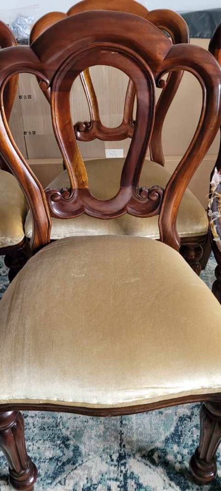 Przepiękne krzesła antyki