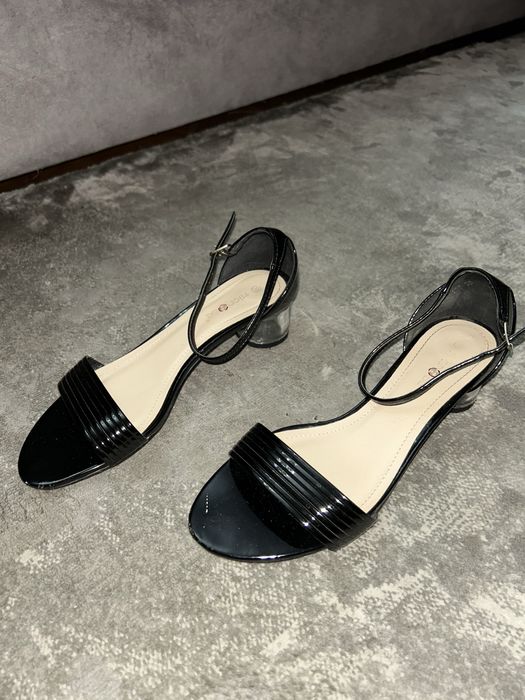 Sandálias COMO NOVAS