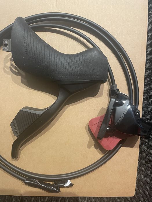 SRAM klamkomanetka+zacisk RIVAL AXS D1 prawa