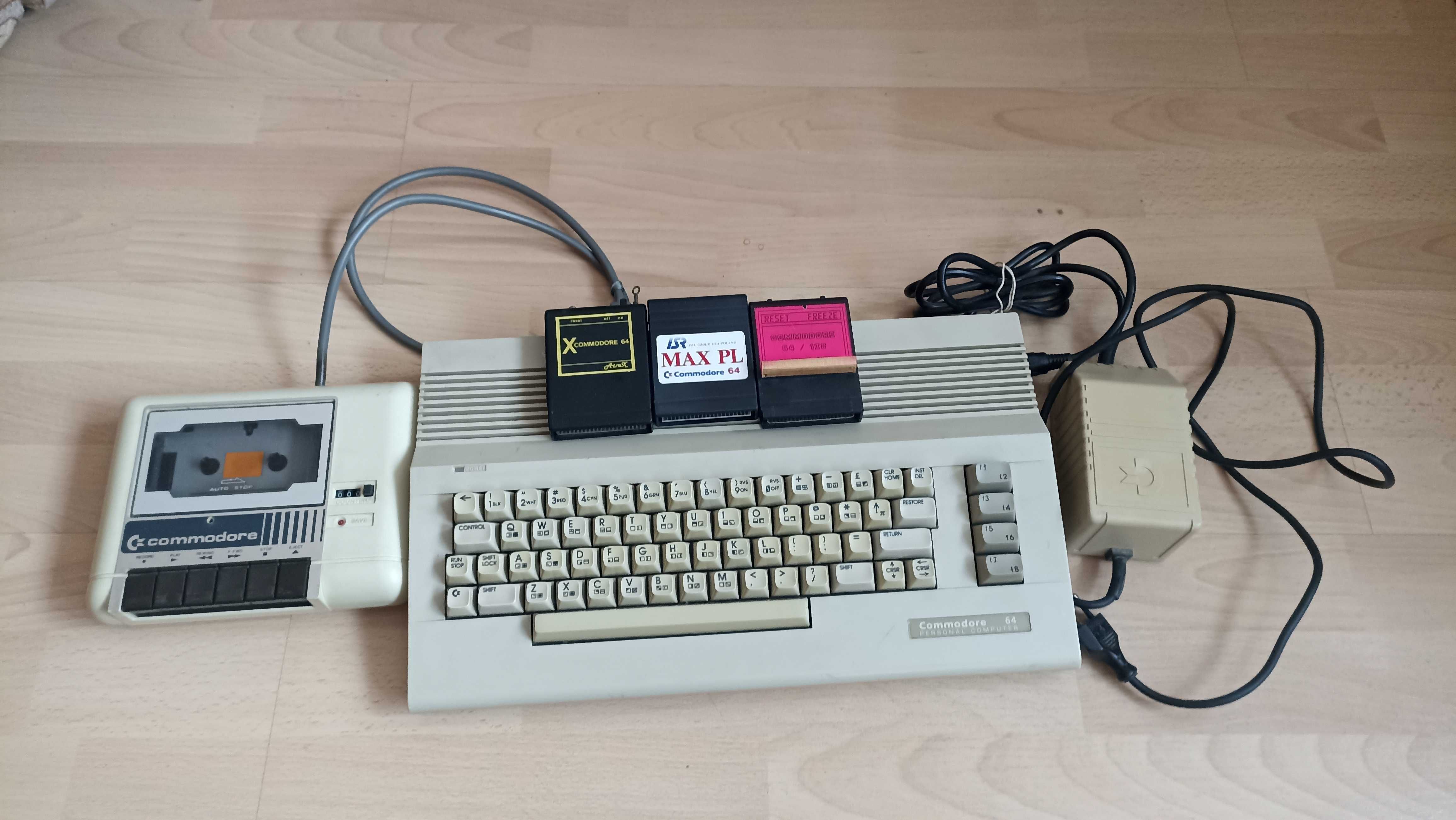 Sprzedam Commodore 64. Joysticki GRATIS.