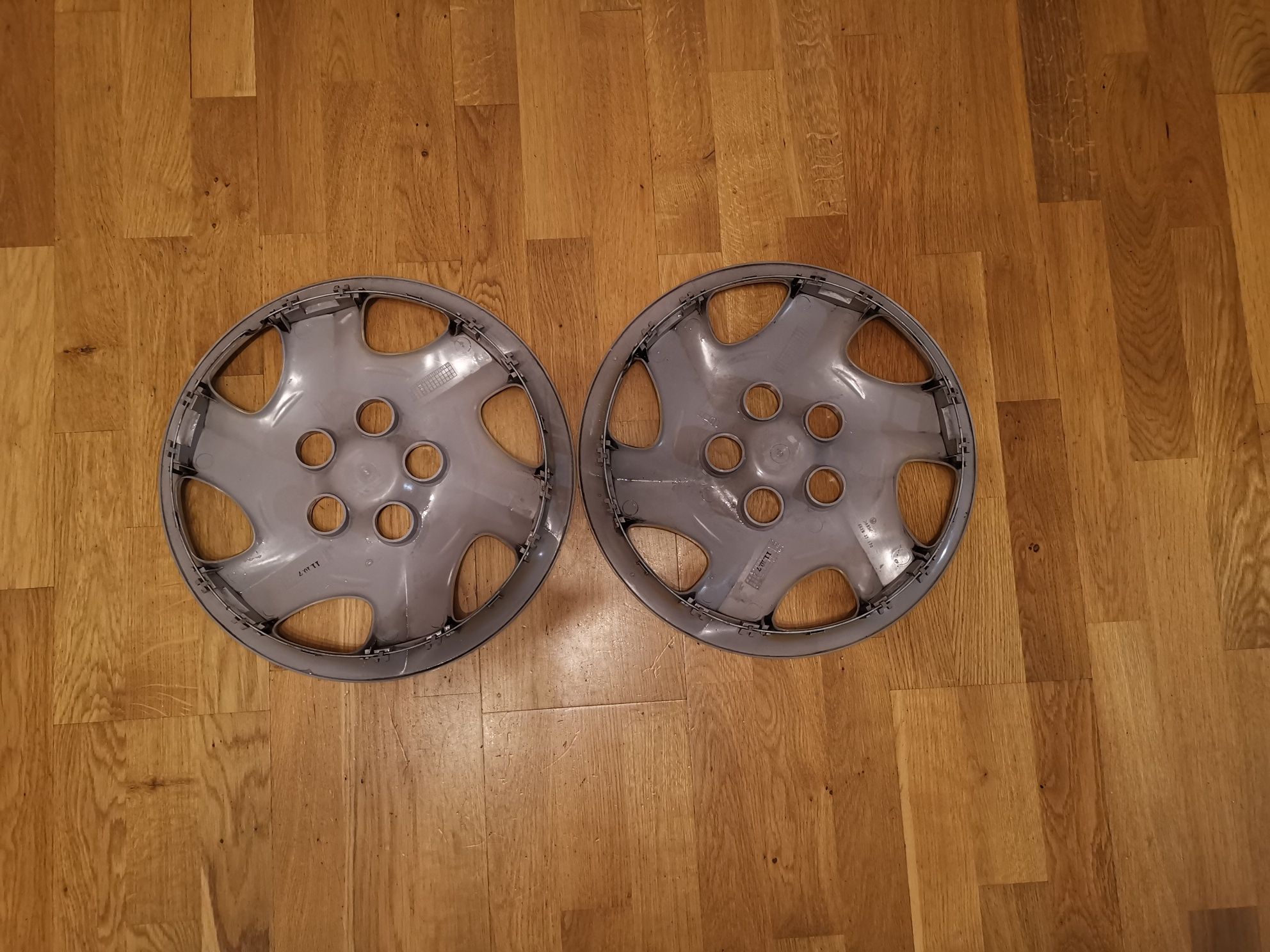 Kołpaki 15 cali oryginalne Mazda 626-2sztukii