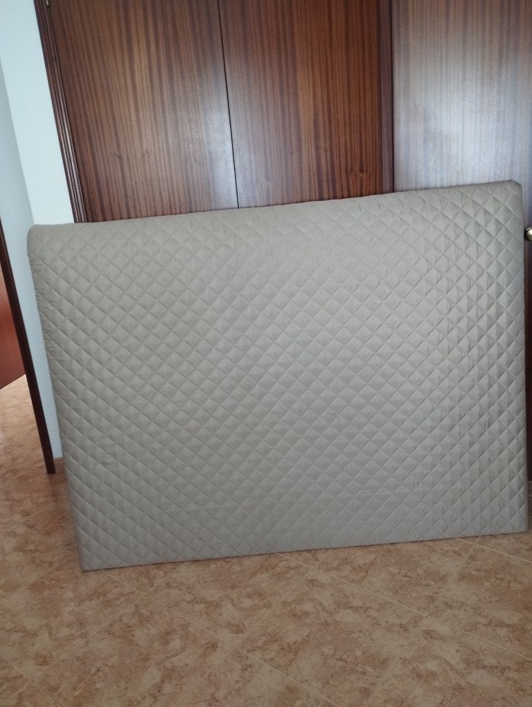Móveis de quarto, cama.