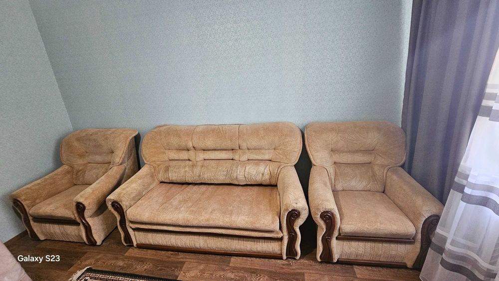 Комплект диван та два крісла