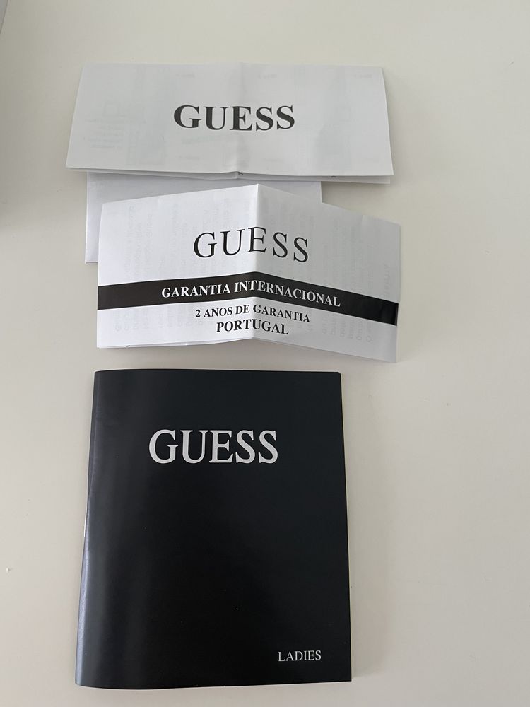 Relógio GUESS com caixa e documentos