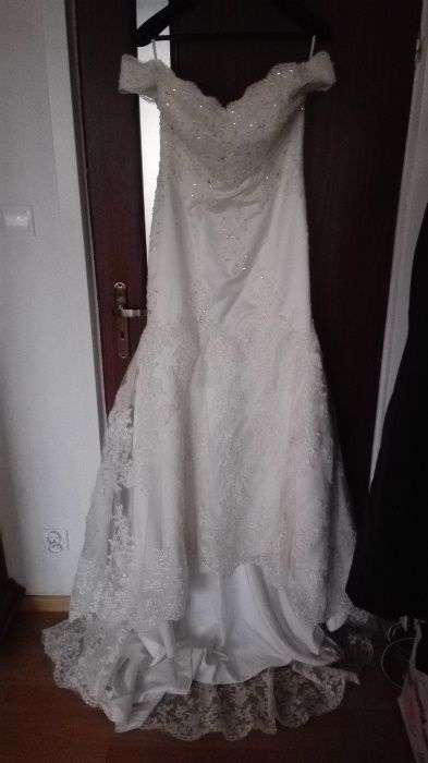 Piękna suknia ślubna koronka , tren , roz. XL