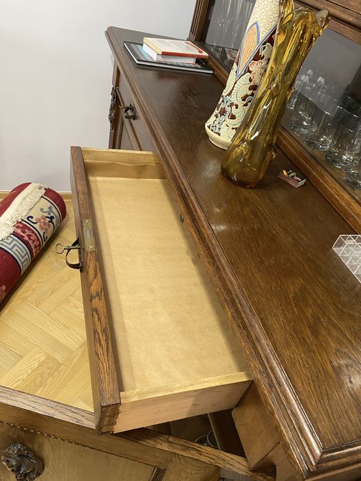 Kredens drewniany w stylu klasycznym – antyk