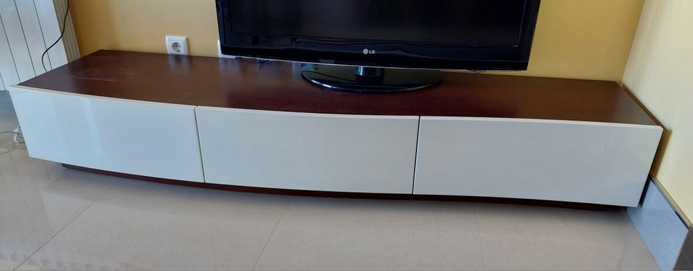 Armário baixo para sala