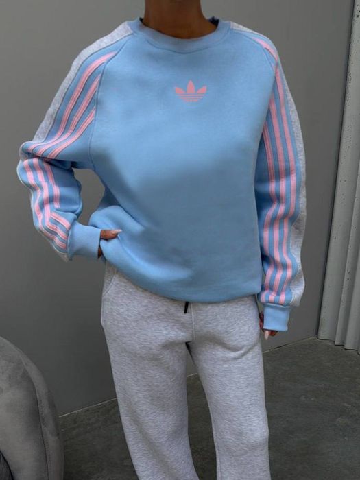 Жіночий теплий костюм