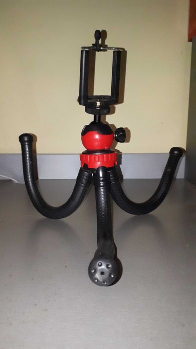 Уникальный штатив с гнущимися ножками. Такого ещё не было.