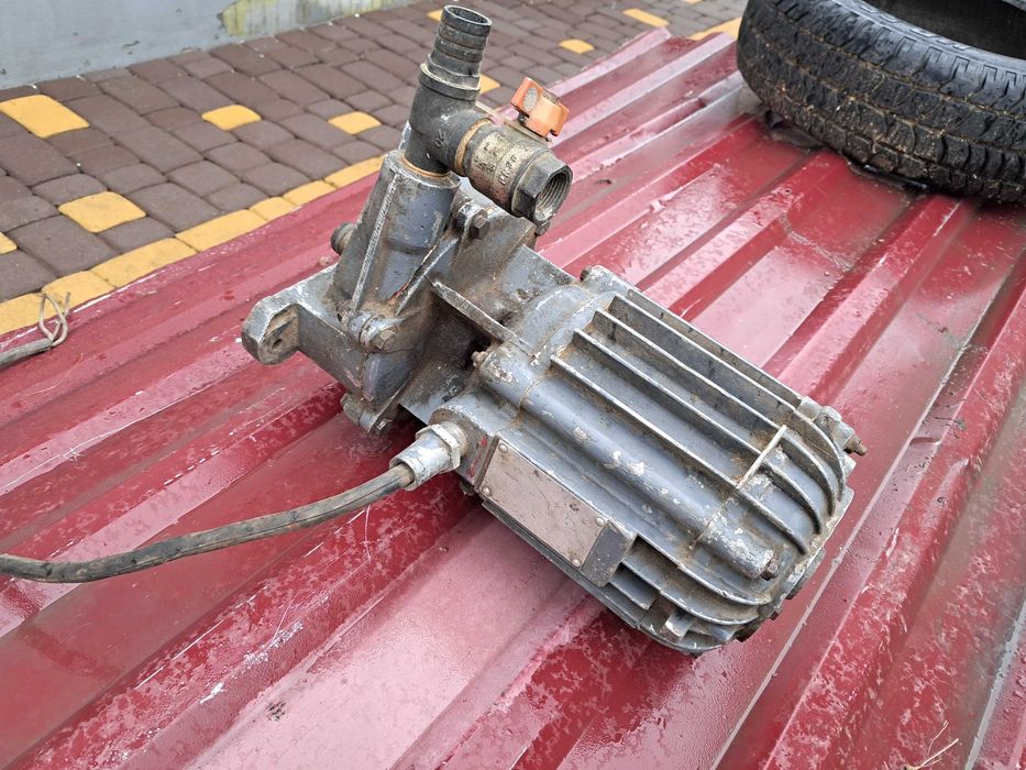 Помпа для води центообіжна