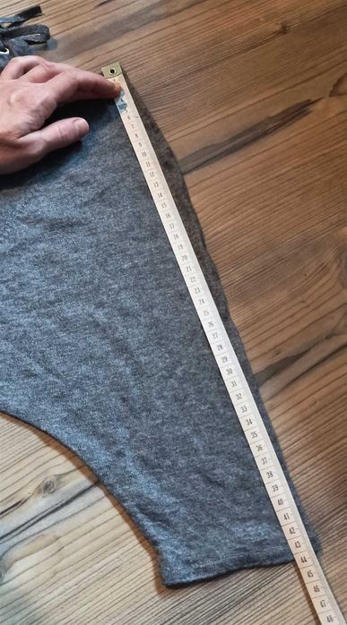 Cienki sweterek (bluzka) ala "nietoperek" z rękawami 3/4 marki Promod