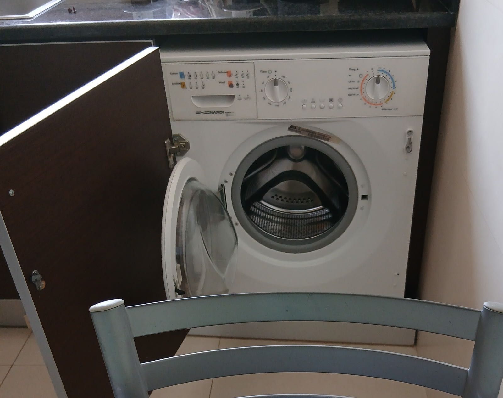 Máquina de lavar e secar roupa