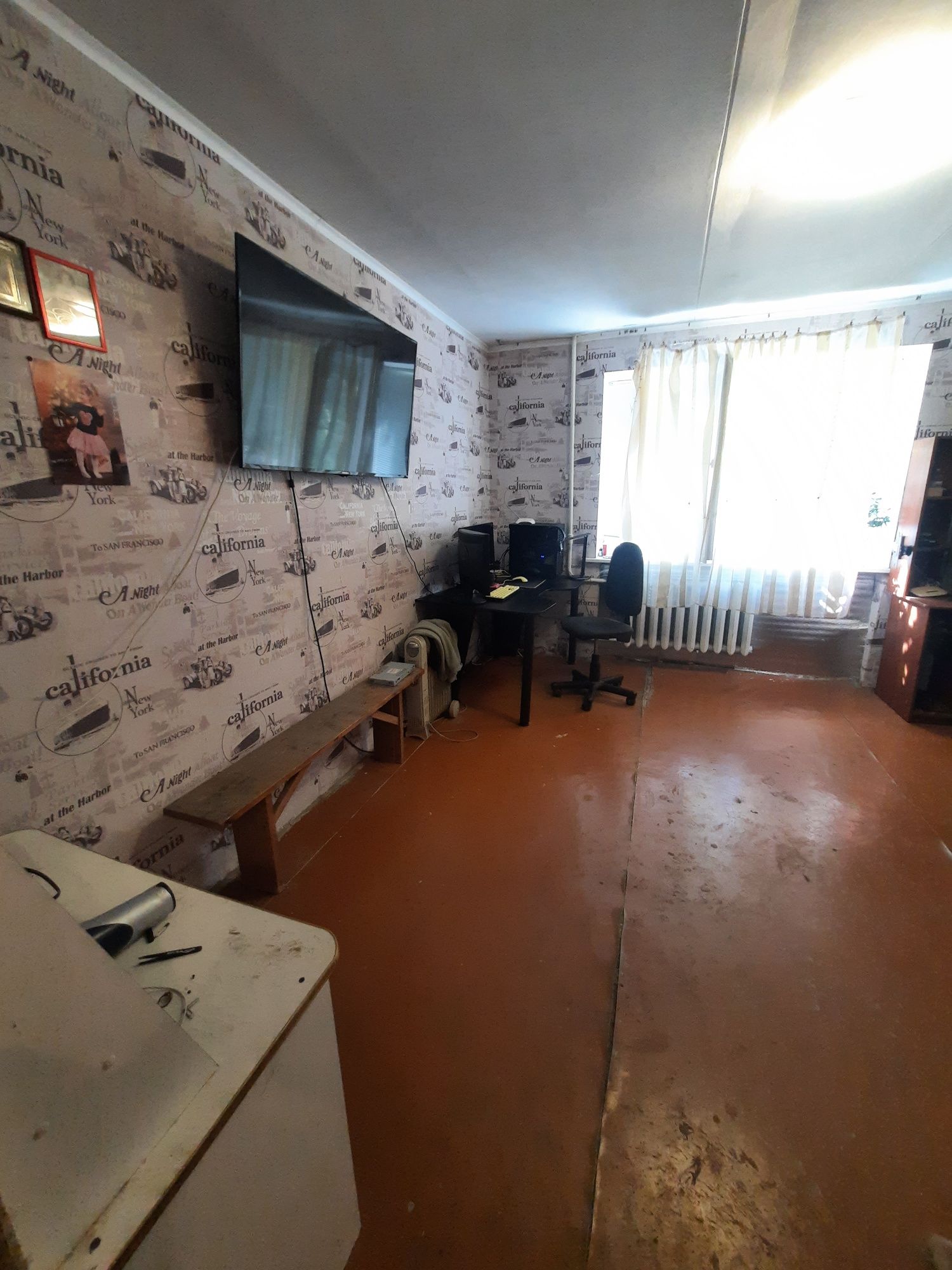 Продам 2к чешку 2-й этаж, кирпичный дом.