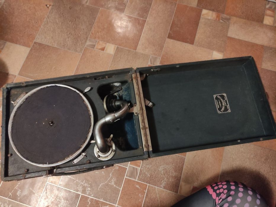 Продам патефон "Харьков"