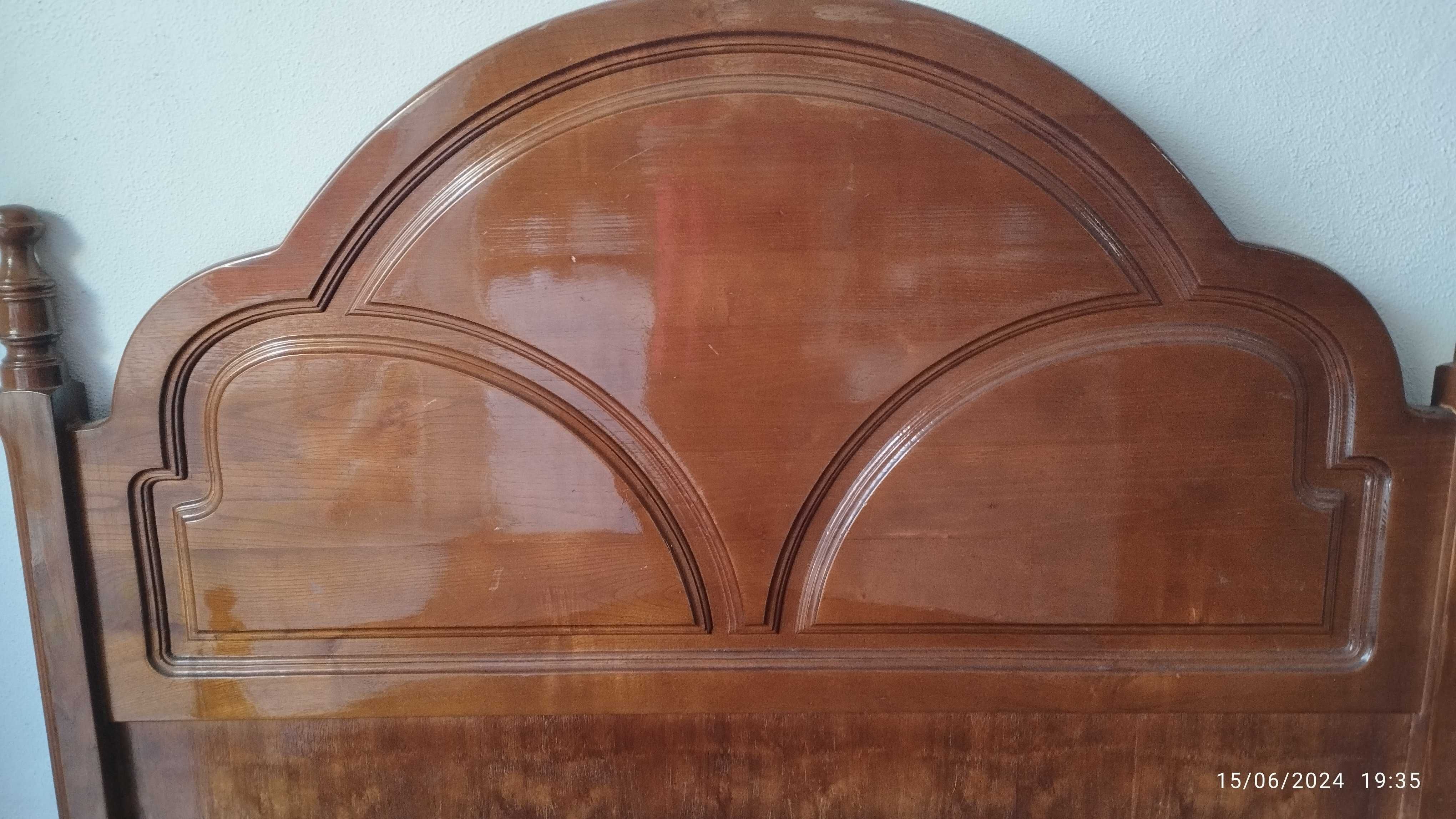 Cama de casal,com estrado