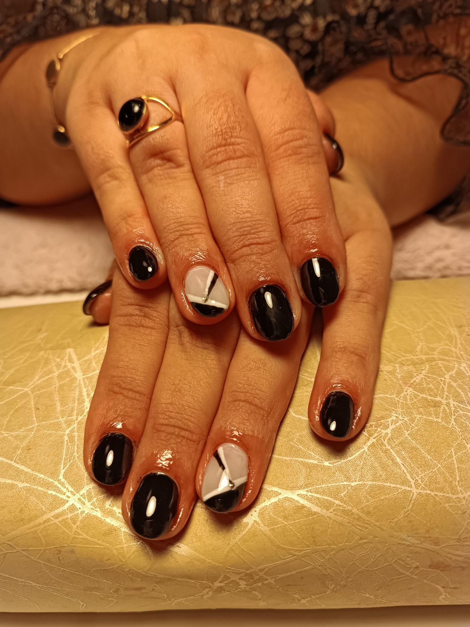 Unhas de gel e verniz gel (perto do ismai)