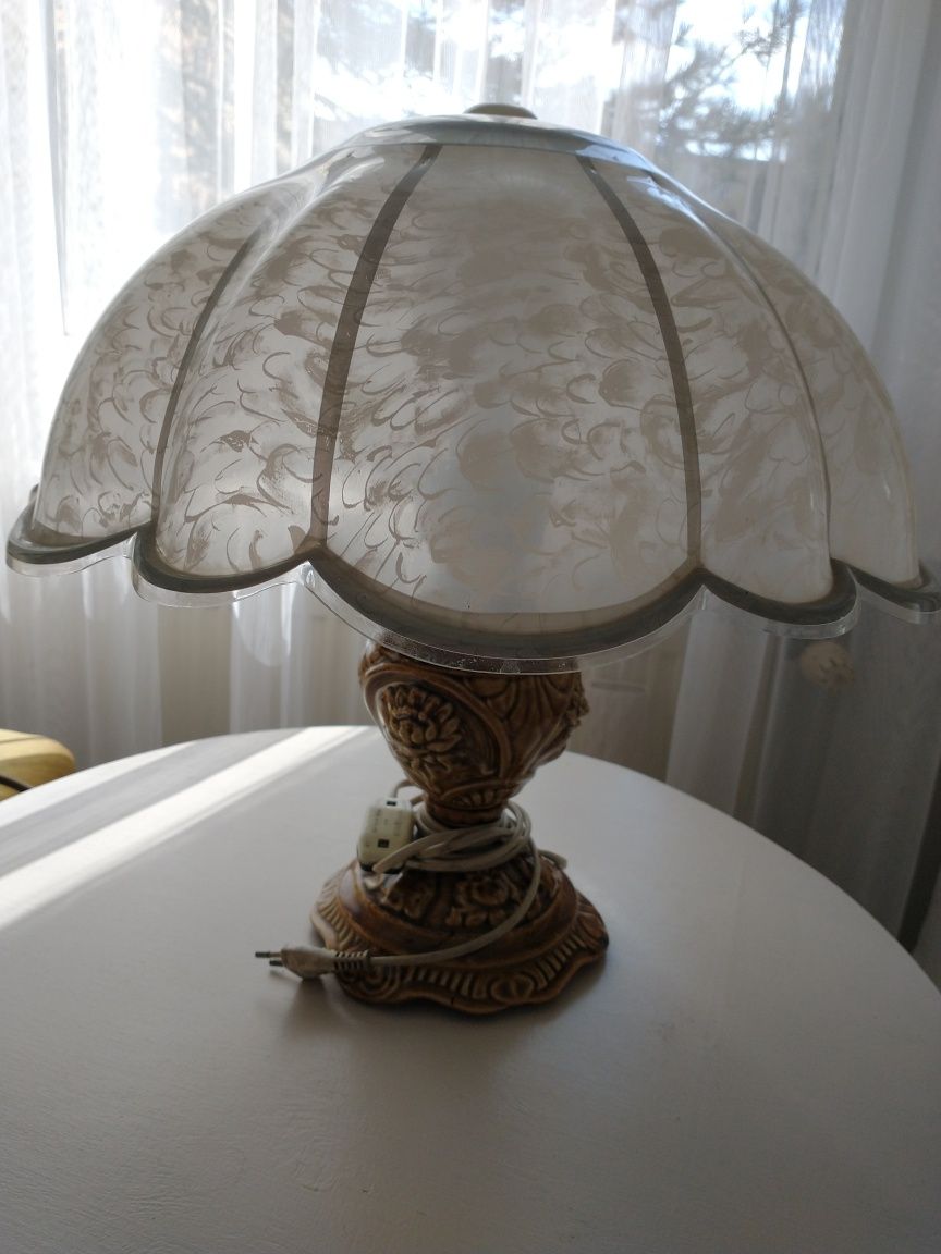 Lampa na stoliczek