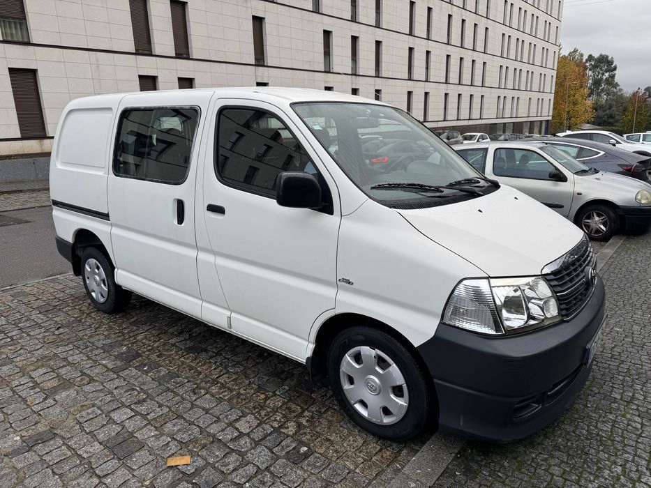 Toyota Hiace 2.5D - 4D 6 Lugares