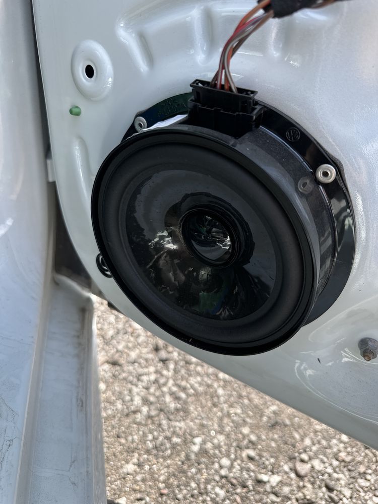 Саббуфер fender passat 561035621a динамік фендер пасат акустика фендер