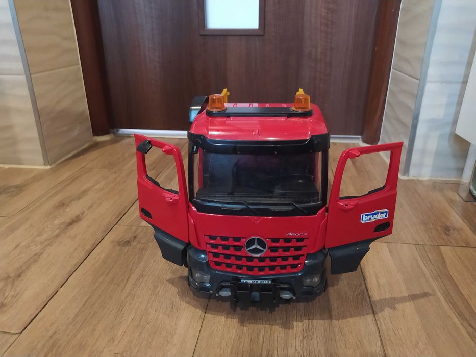 BRUDER auto Mercedes Benz Actros. Wywrotka ciężarówka