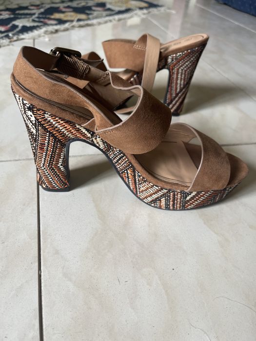Sandálias salto alto NOVAS