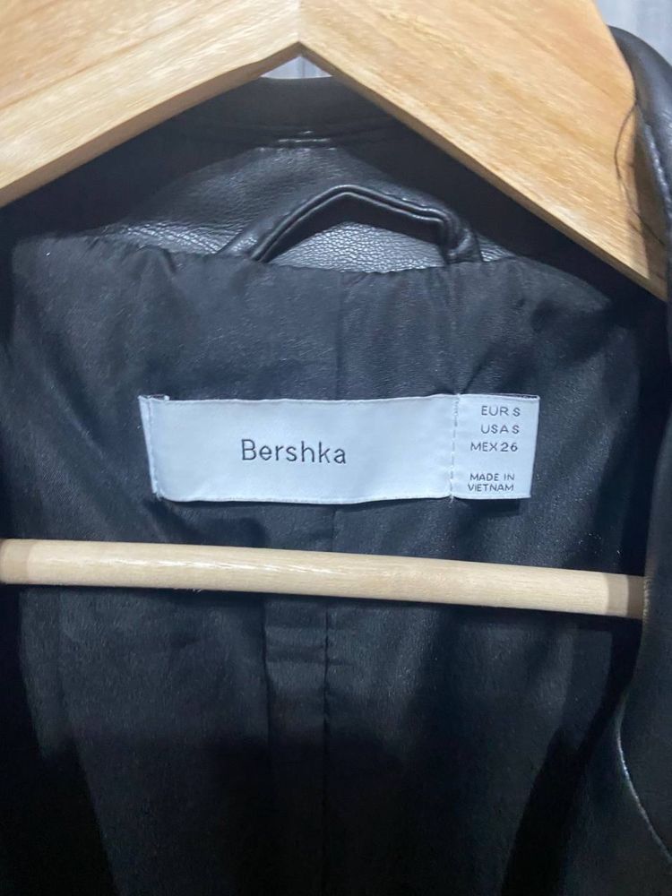Шкіряний піджак від Bershka