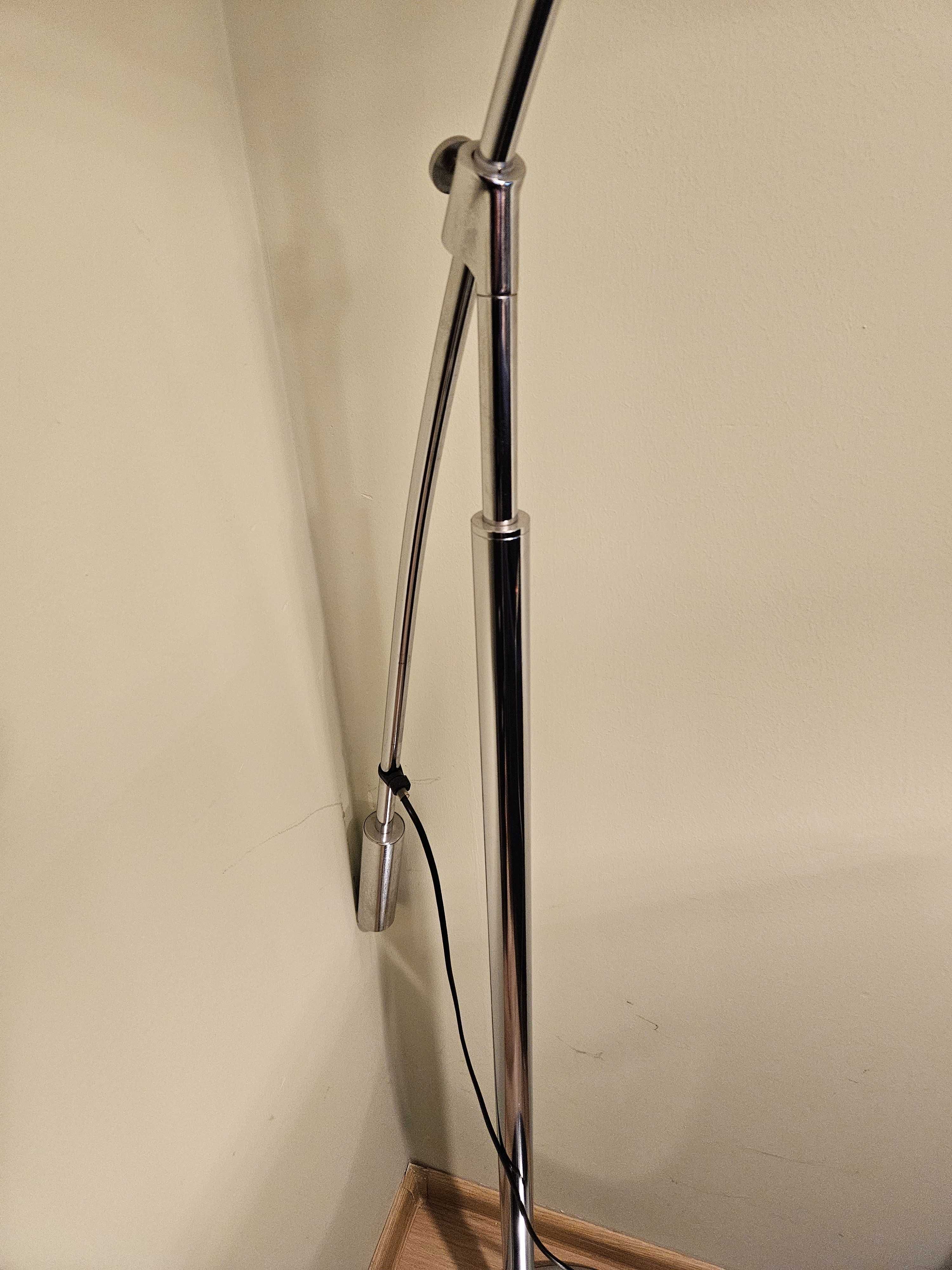 lampa stojąca do salonu