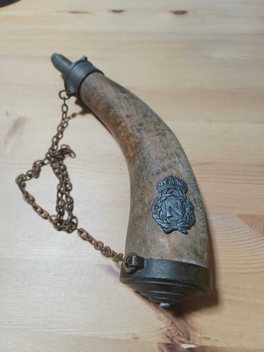 3 Réplicas de armas antigas + depósito de pólvora