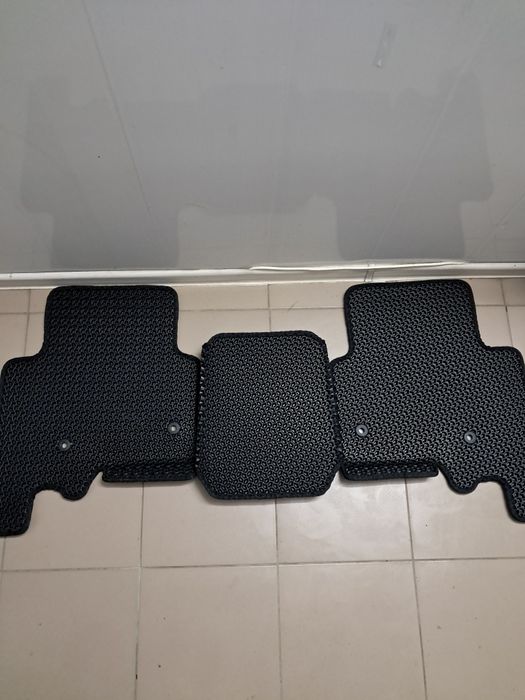 Килимки (поліки) на ЛЕНД РОВЕР ДІСКАВЕРІ 4 2010Р.В