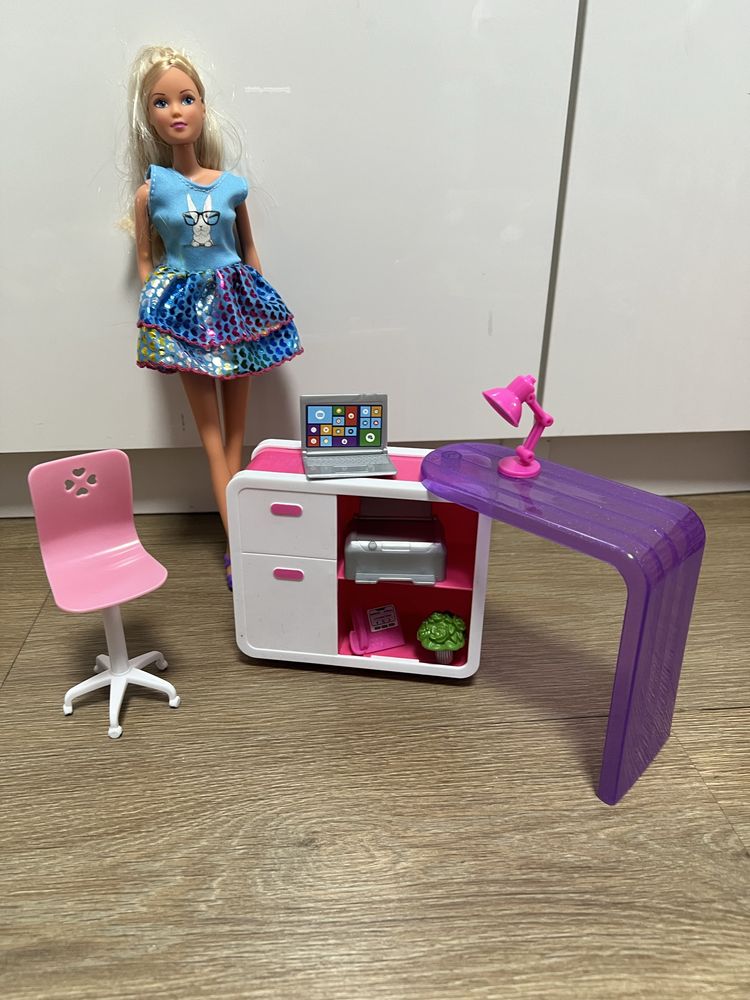 Biurko z oryginalną Barbie