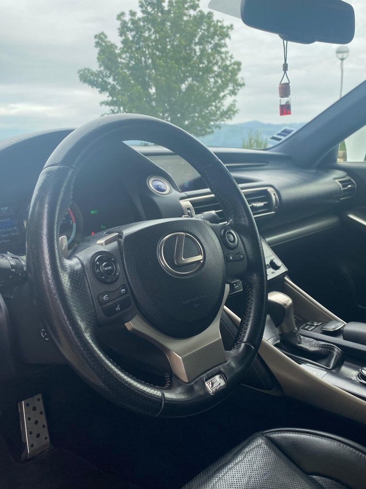 Lexus IS 300h F SPORT