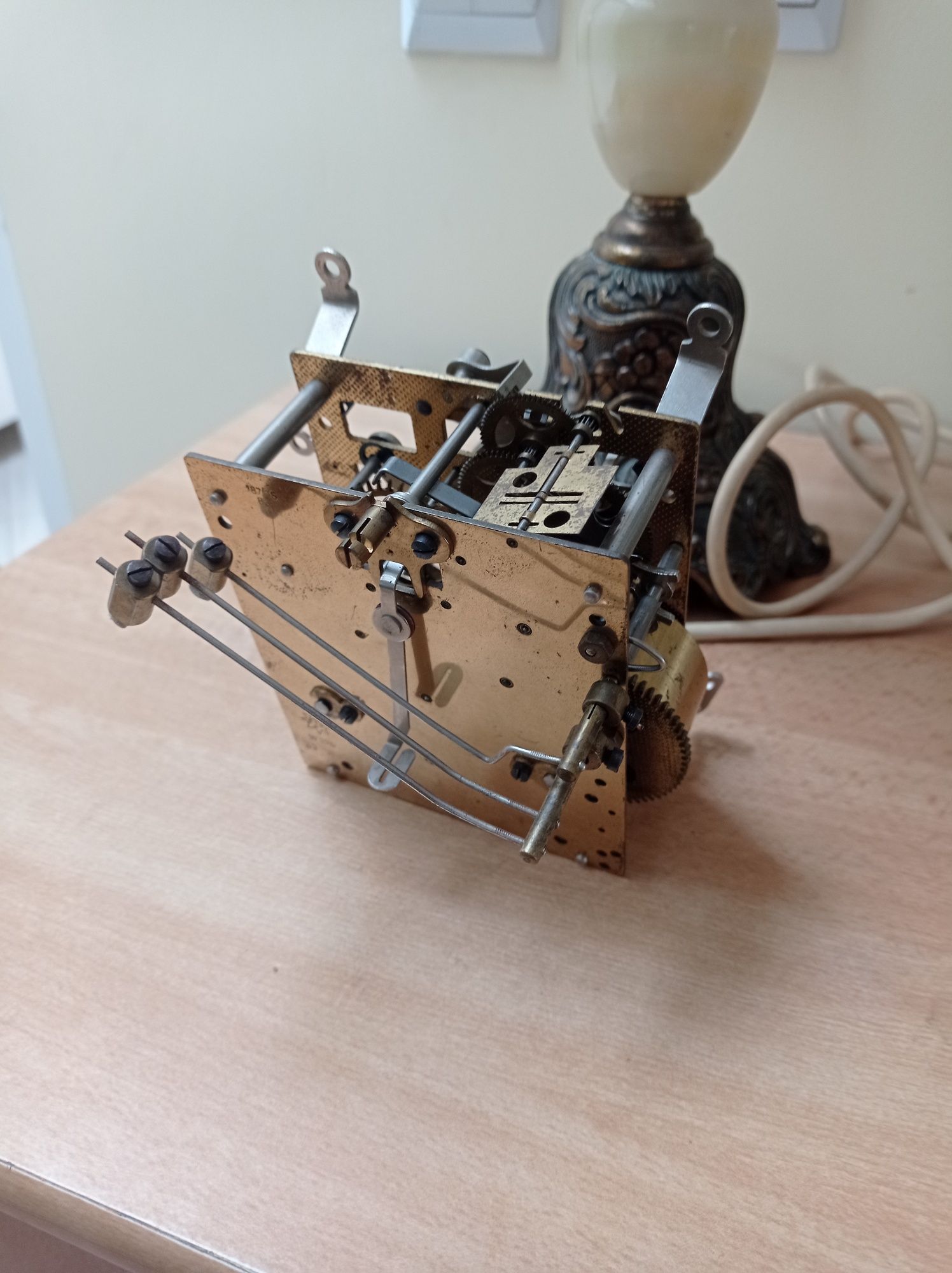 Mechanizm do zegara kominkowego