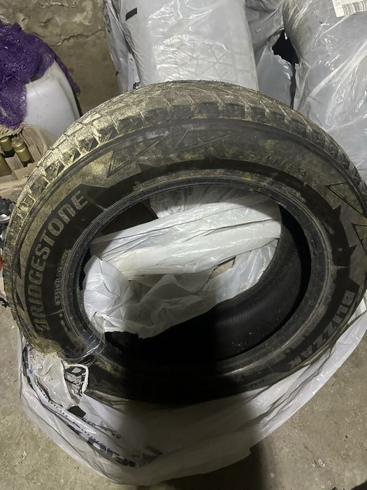 Зимние шины brigestone blizzak 235/60 r18