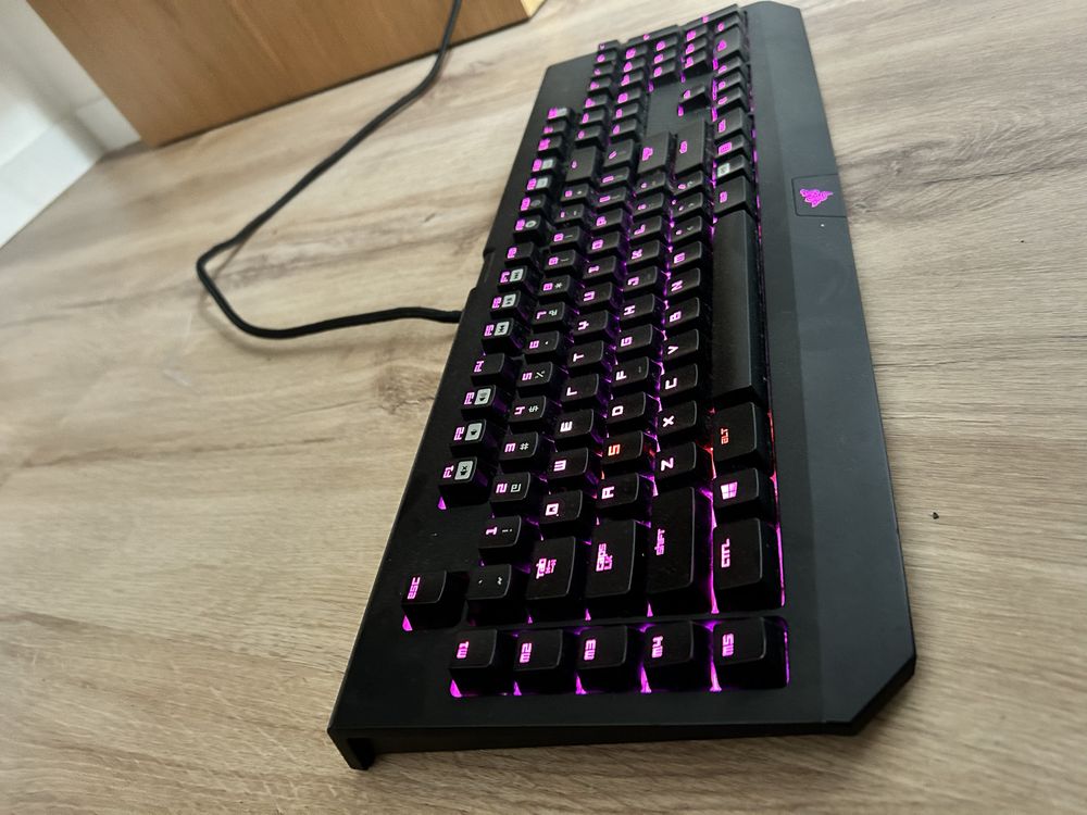 Teclado razer black widow com pouco uso