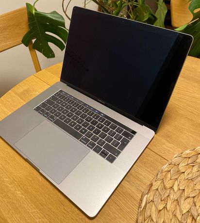 Macbook Pro 15, 2018, 16GB RAM, 256GB SSD