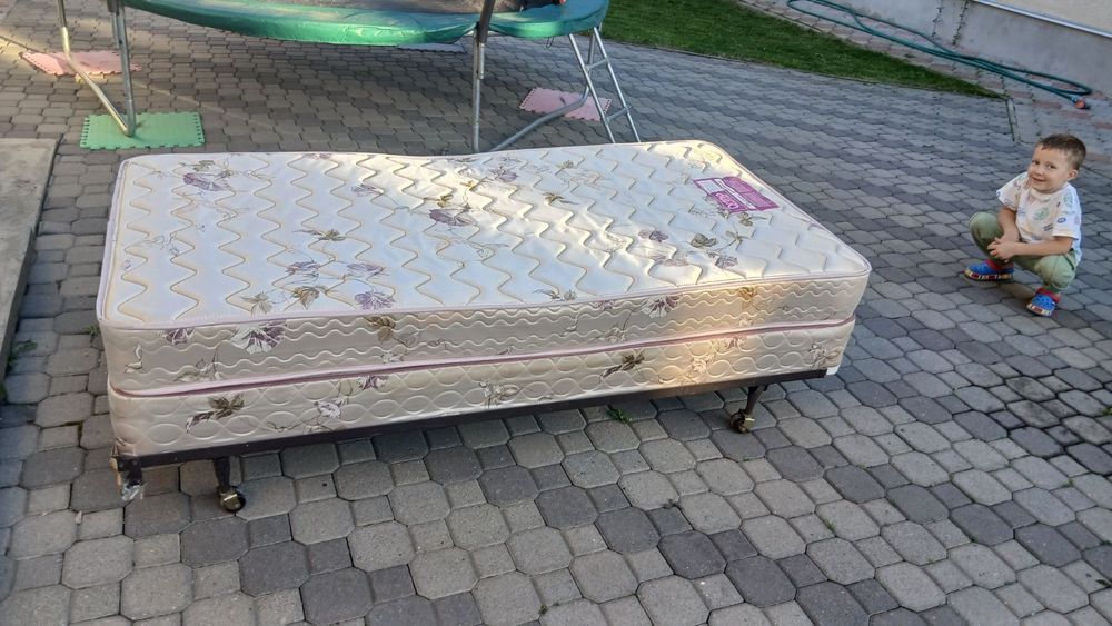 Ліжко металеве з матрацом