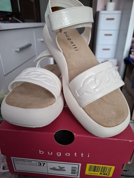 Bugatti Sandały damskie rozm. 37 dł. wkładki 24