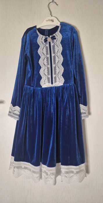 Оксамитова святкова сукня для дівчинки — ПРОКАТ